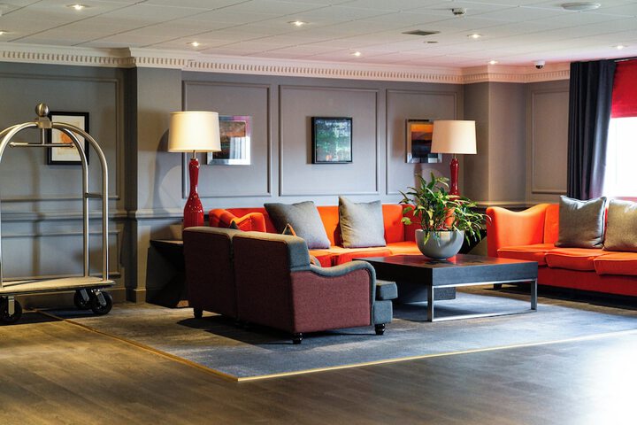 Entrance & Lobby