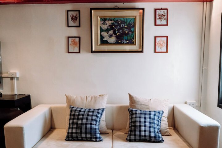 Room 11 of 28