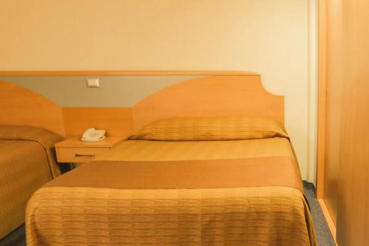 Room 27 of 39