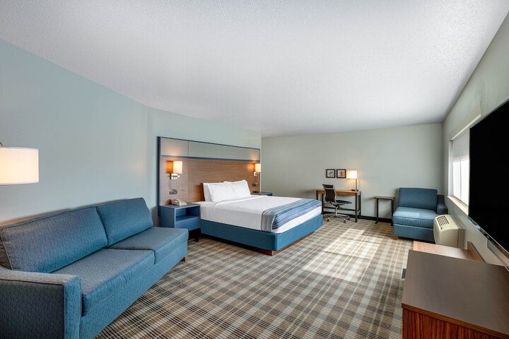 1 King Bed Deluxe Room (15 of 17)