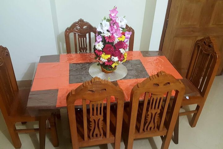 Room 5 of 10
