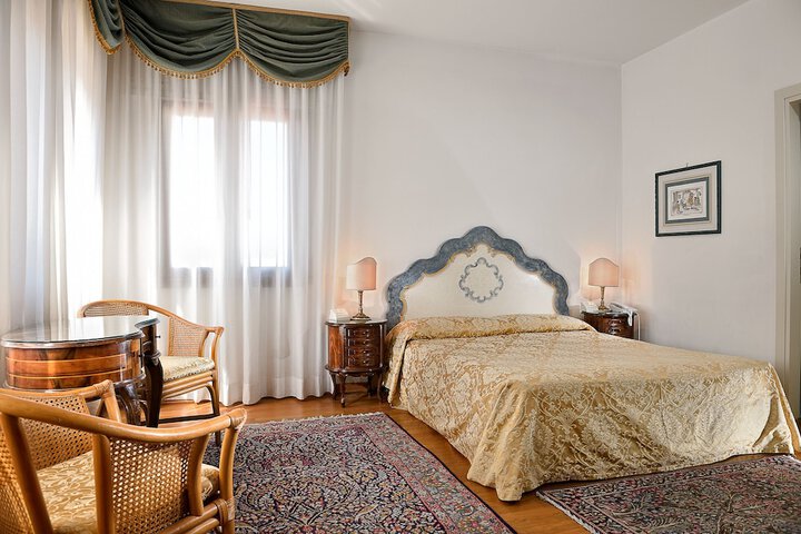 Room 6 of 30