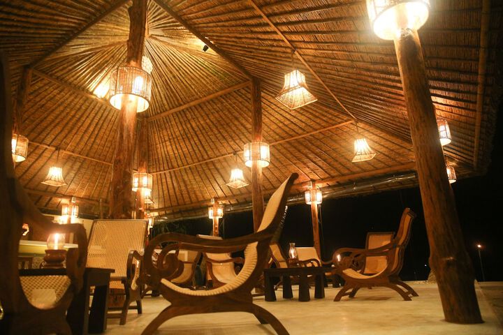 Lounge 19 of 30