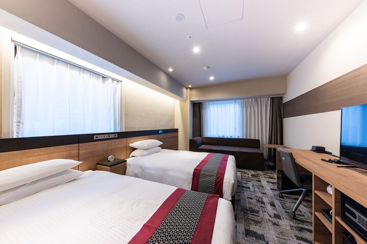 Room 8 of 40