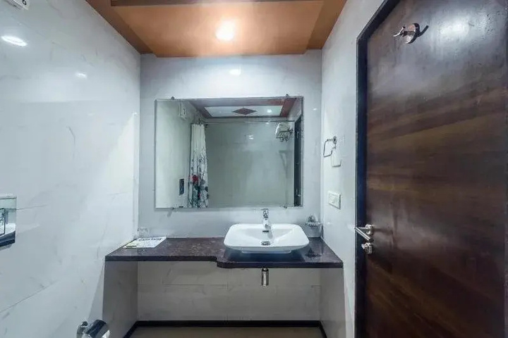Room 5 of 11