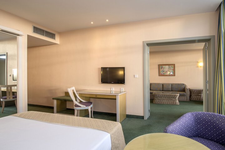 Room 5 of 70