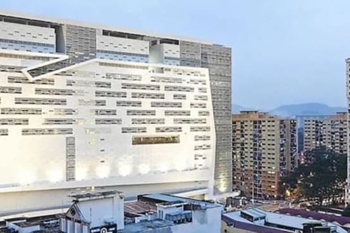 Shopping mall