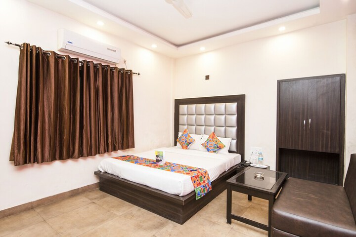 Room 4 of 25