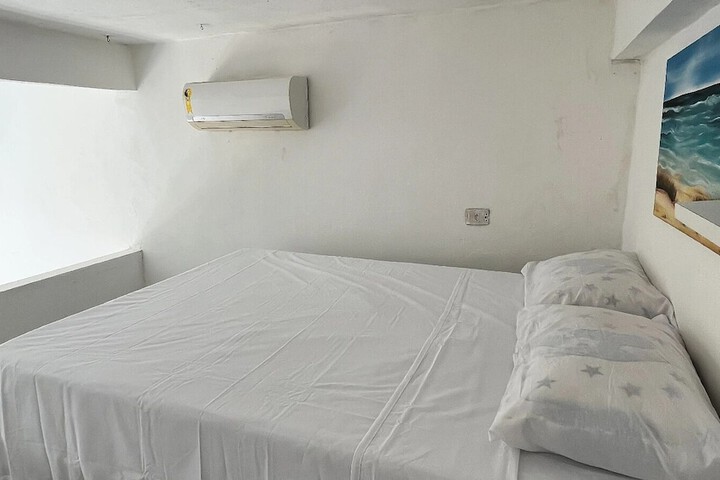Room 6 of 19