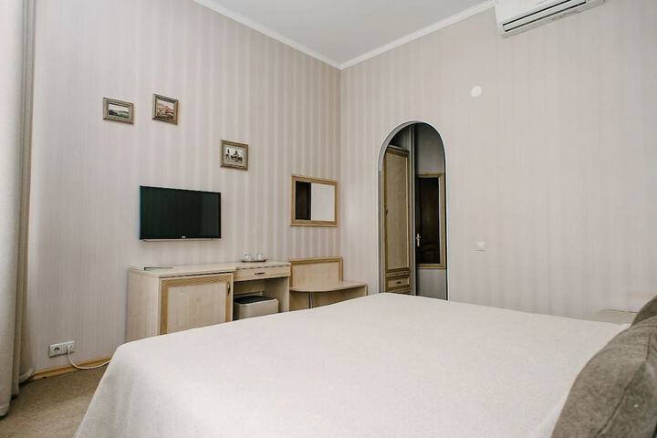 Room 18 of 140