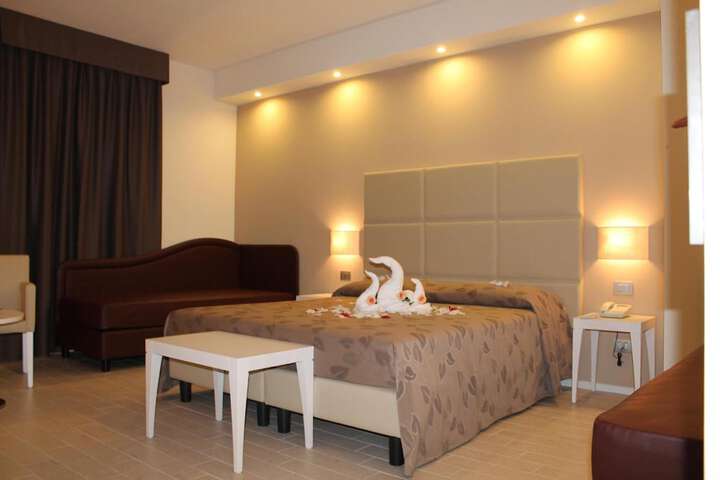 Room 16 of 44