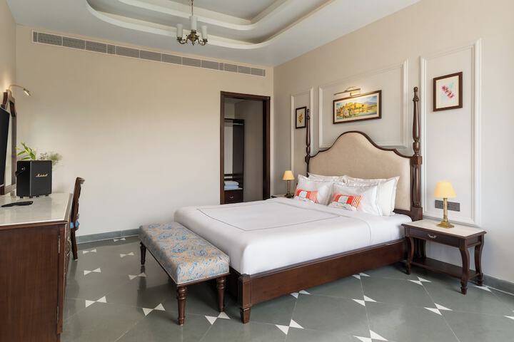 Room 6 of 26