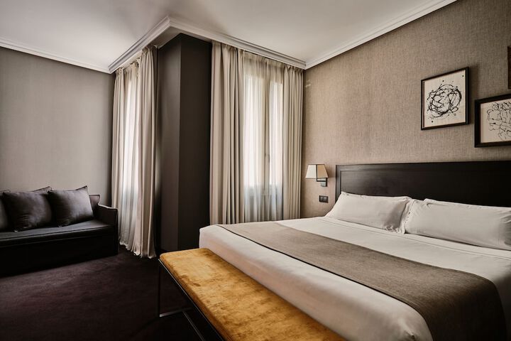 Room 4 of 98