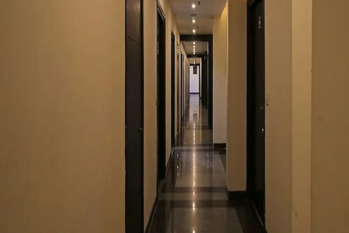 Ballroom/Hall 13 of 14