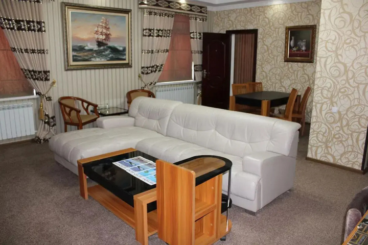 Room 11 of 25