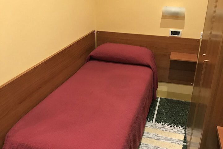 Room 8 of 41