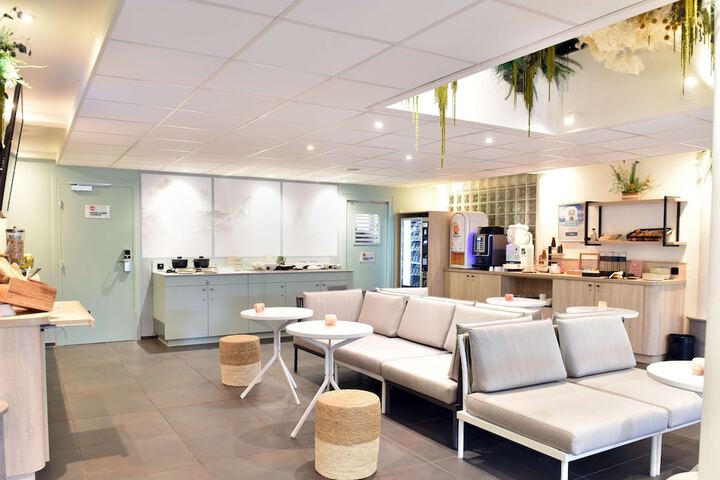 Entrance & Lobby