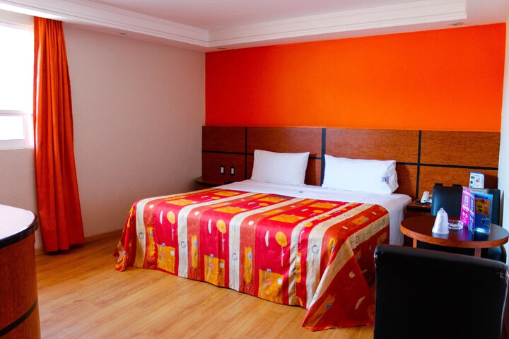 Room 5 of 15