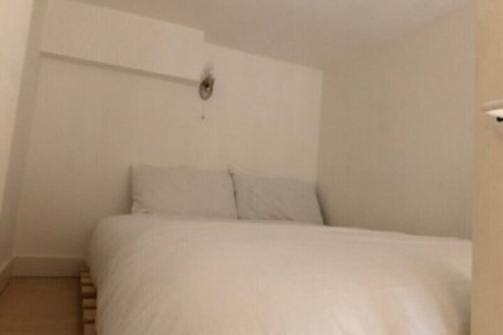 Room 26 of 35