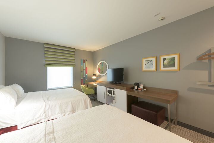2 Queen Beds Hearing Accessible (9 of 13)