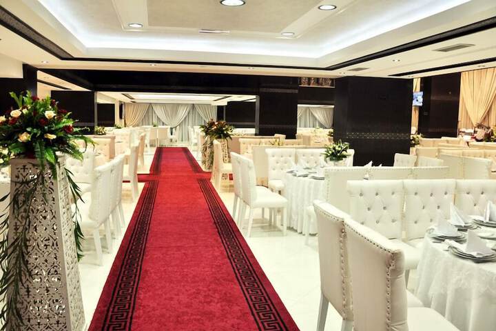 Ballroom/Hall 31 of 41