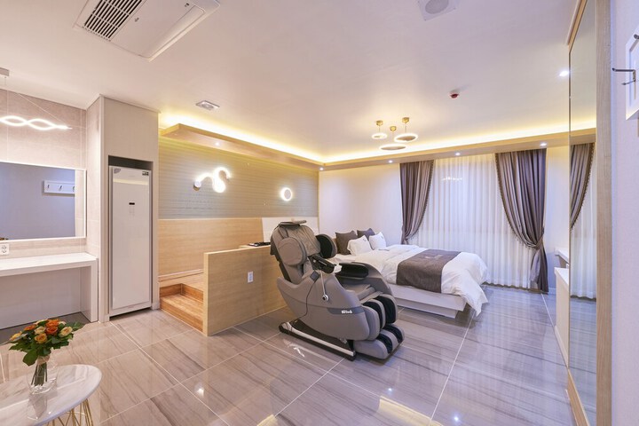 Room 48 of 61