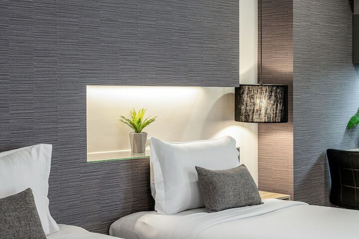 Room 4 of 62