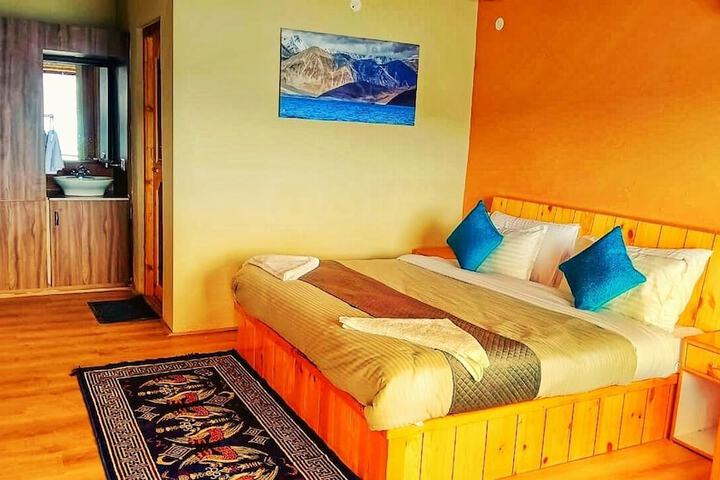 Room 2 of 10