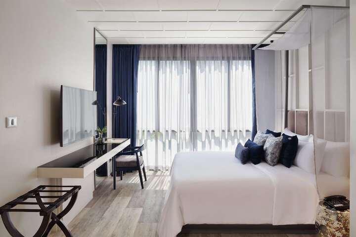 Room 11 of 68