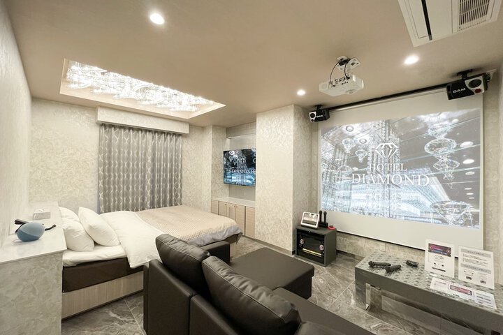 Room 5 of 43