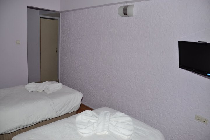 Room 18 of 28