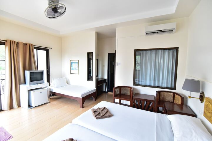 Room 46 of 165
