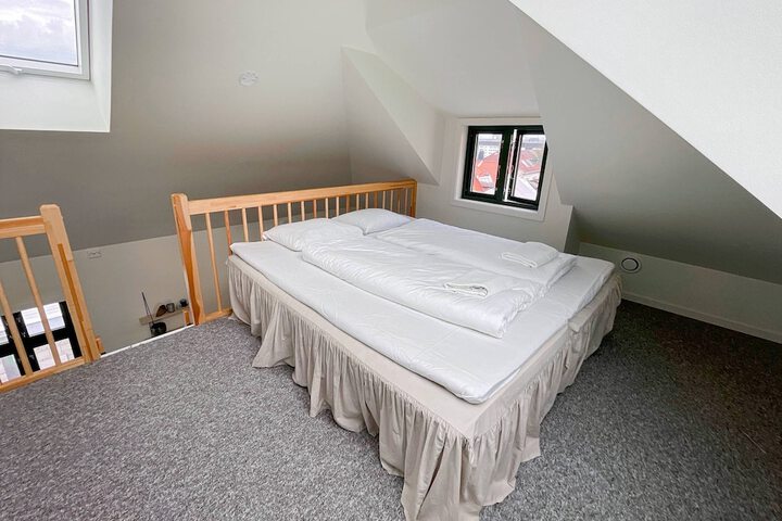 Room 6 of 37
