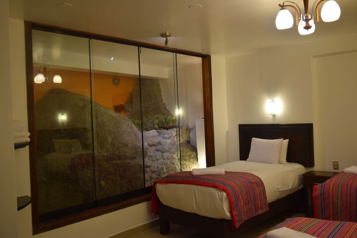 Room 15 of 37