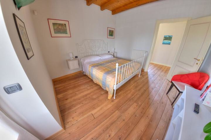 Room 9 of 34