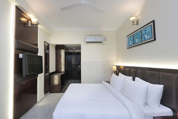 Room 10 of 48