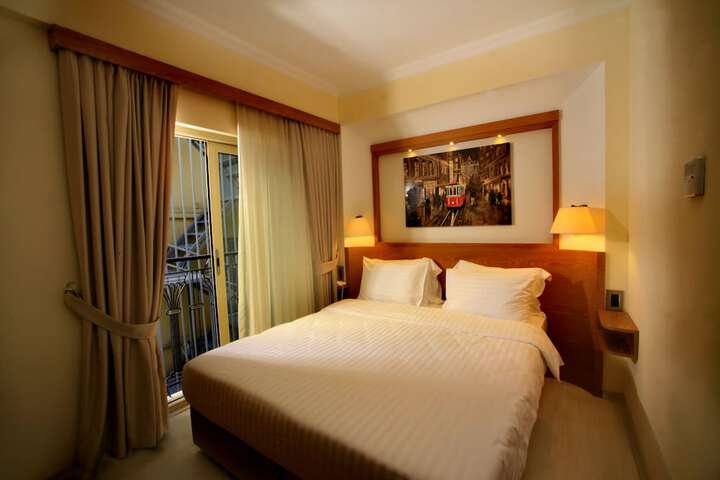 Room 15 of 74