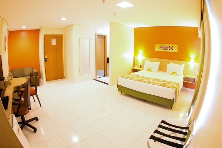 Room 11 of 38
