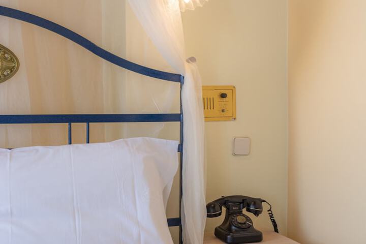 Room 27 of 92