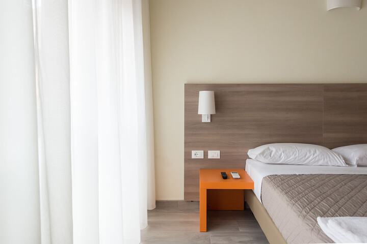 Room 8 of 34