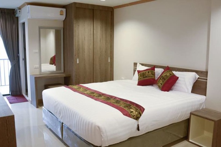 Room 3 of 38