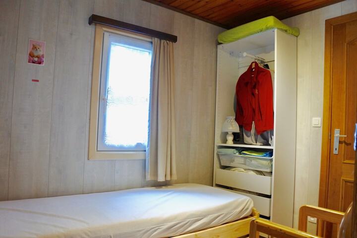 Room 2 of 10