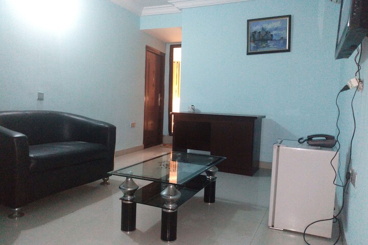 Room 4 of 28