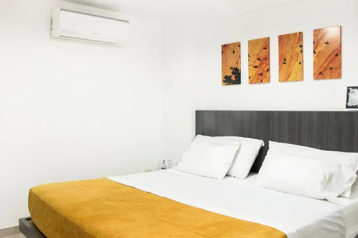 Room 2 of 6