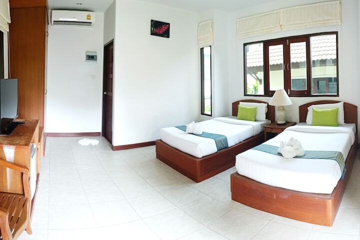 Room 8 of 27