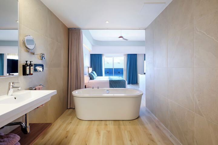 Room 15 of 223