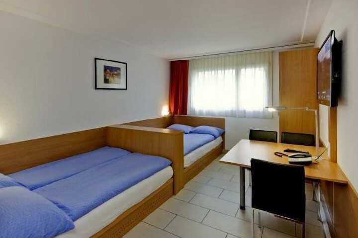 Room 9 of 29