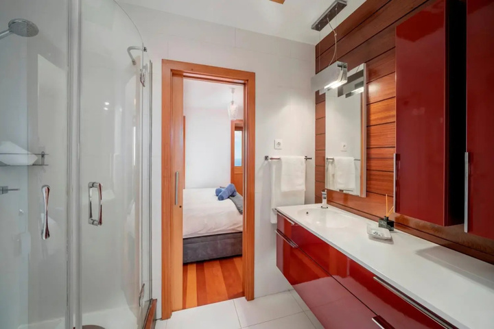 Room 4 of 15