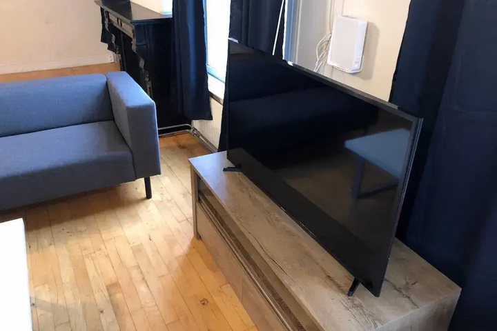 Room 5 of 8