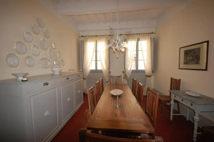 Room 8 of 18